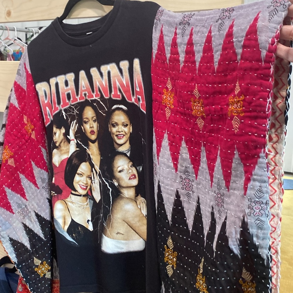 Rihanna Upcycled T w/ kantha sleeves, poncho by Susie. - Picture 3 of 7